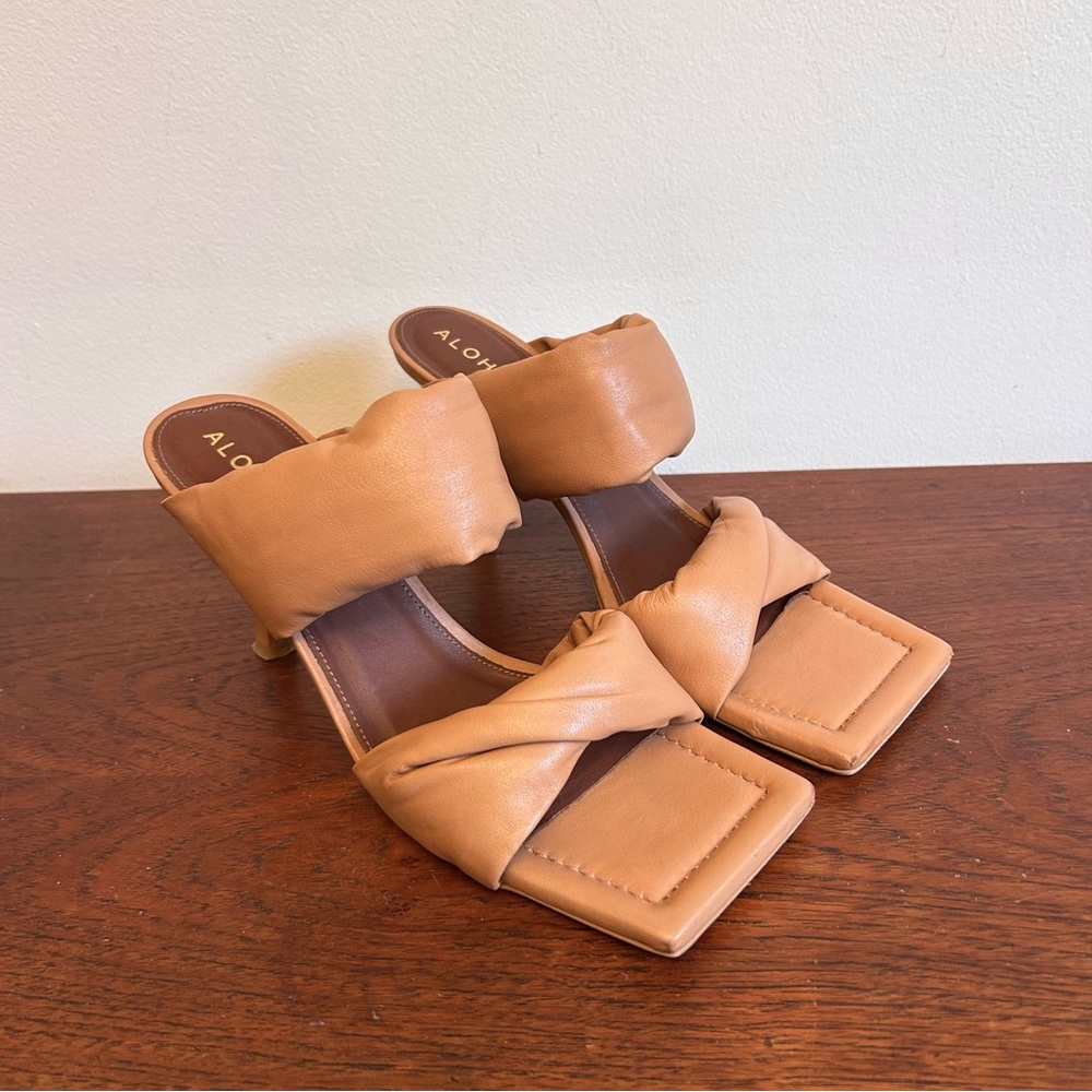 ALOHAS Puffy Twist Leather Shoe Camel